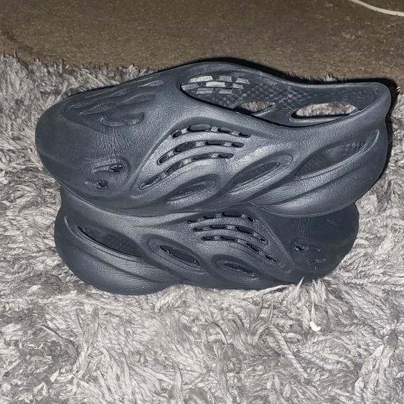 Yeezy Foam Runner 'Onyx' Black - Picture 1 of 4